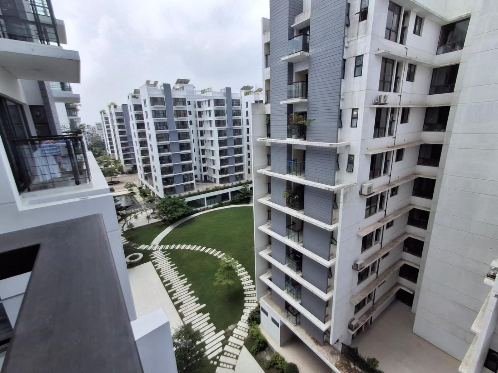 Elegant Secured Family Apartment With Open Space Dhaka Esterno foto