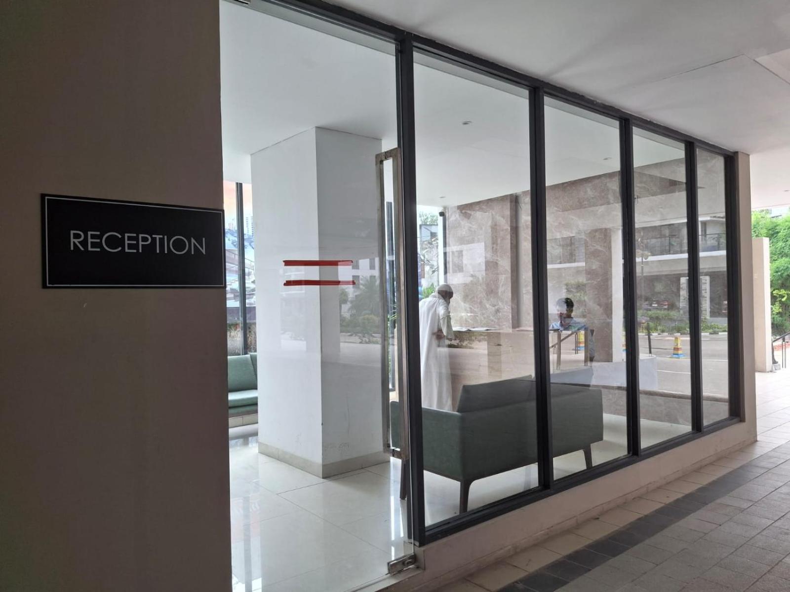 Elegant Secured Family Apartment With Open Space Dhaka Esterno foto