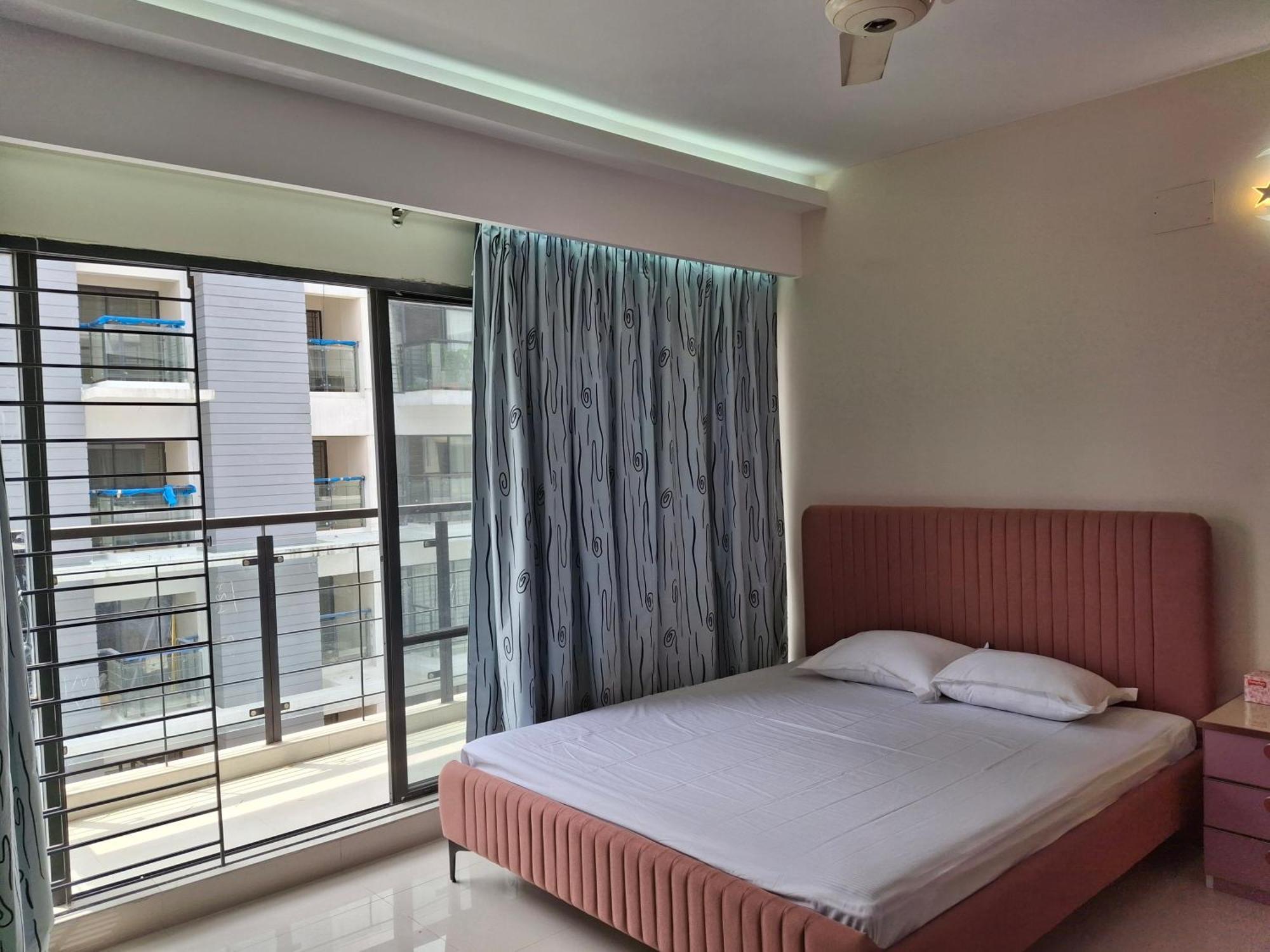 Elegant Secured Family Apartment With Open Space Dhaka Esterno foto