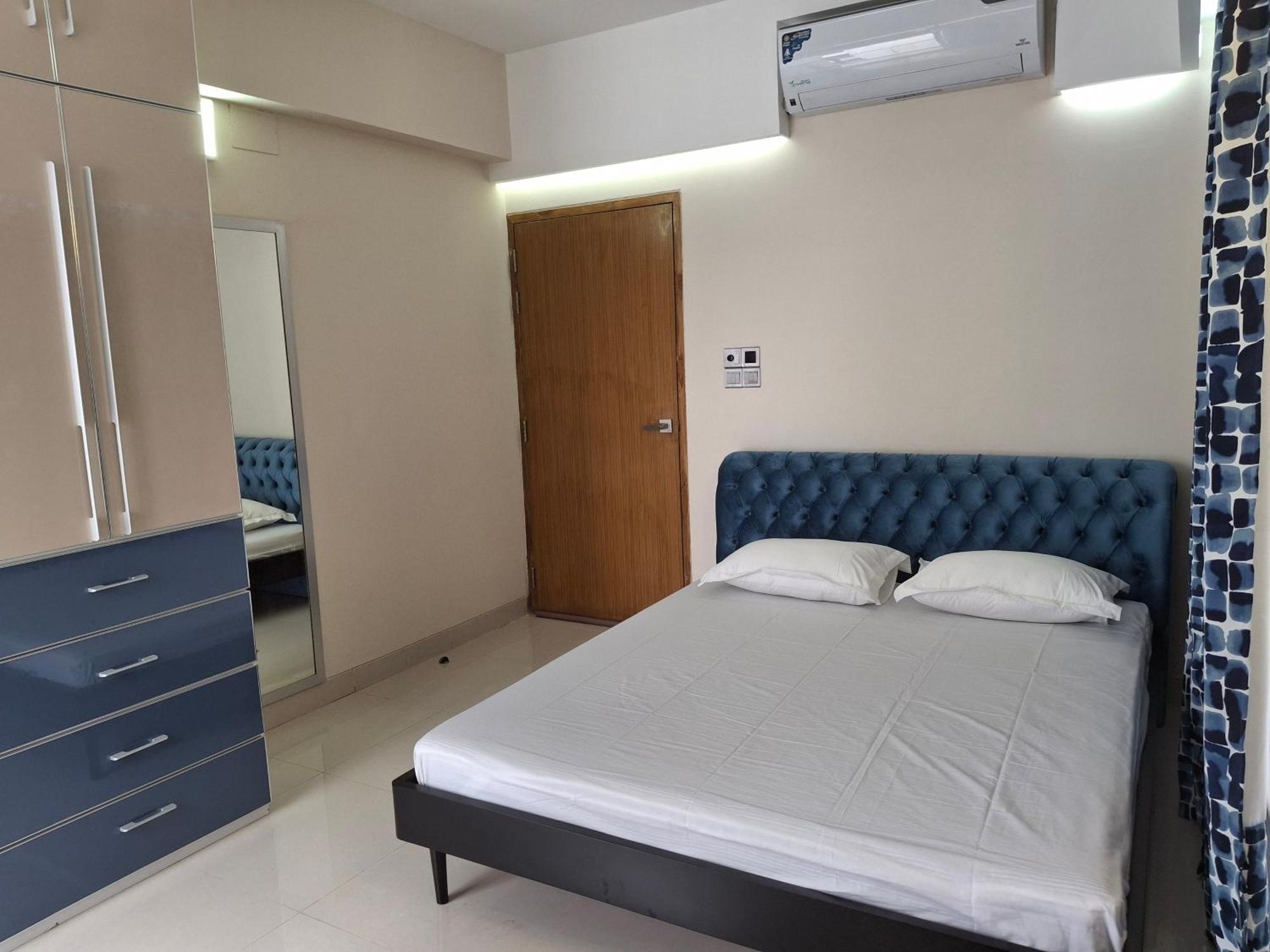 Elegant Secured Family Apartment With Open Space Dhaka Esterno foto