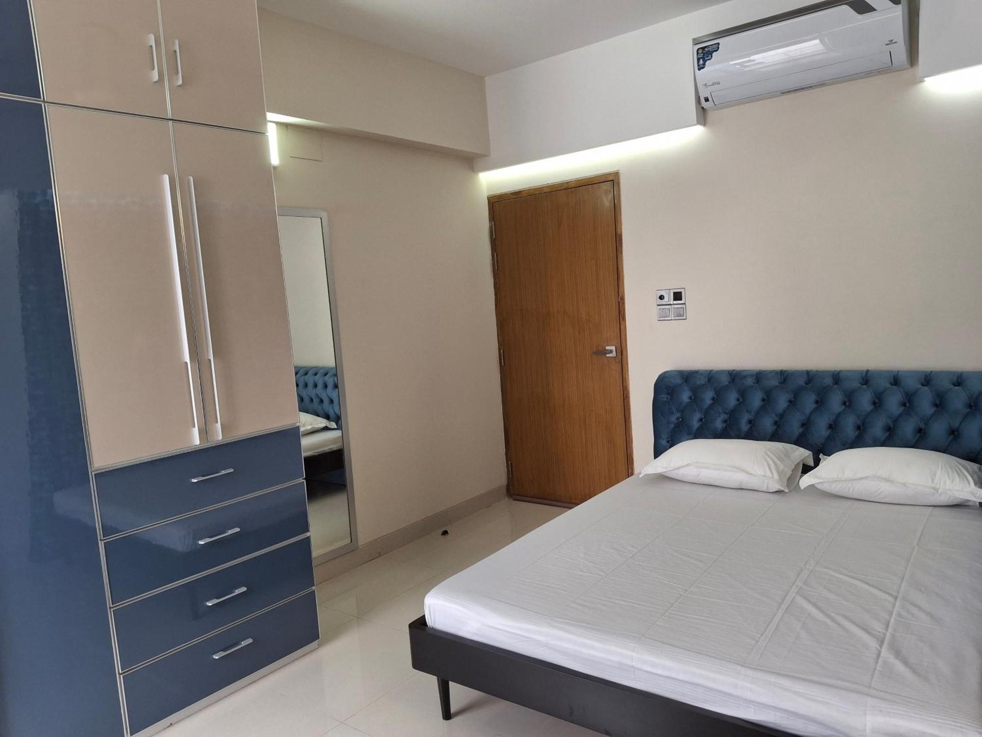 Elegant Secured Family Apartment With Open Space Dhaka Esterno foto