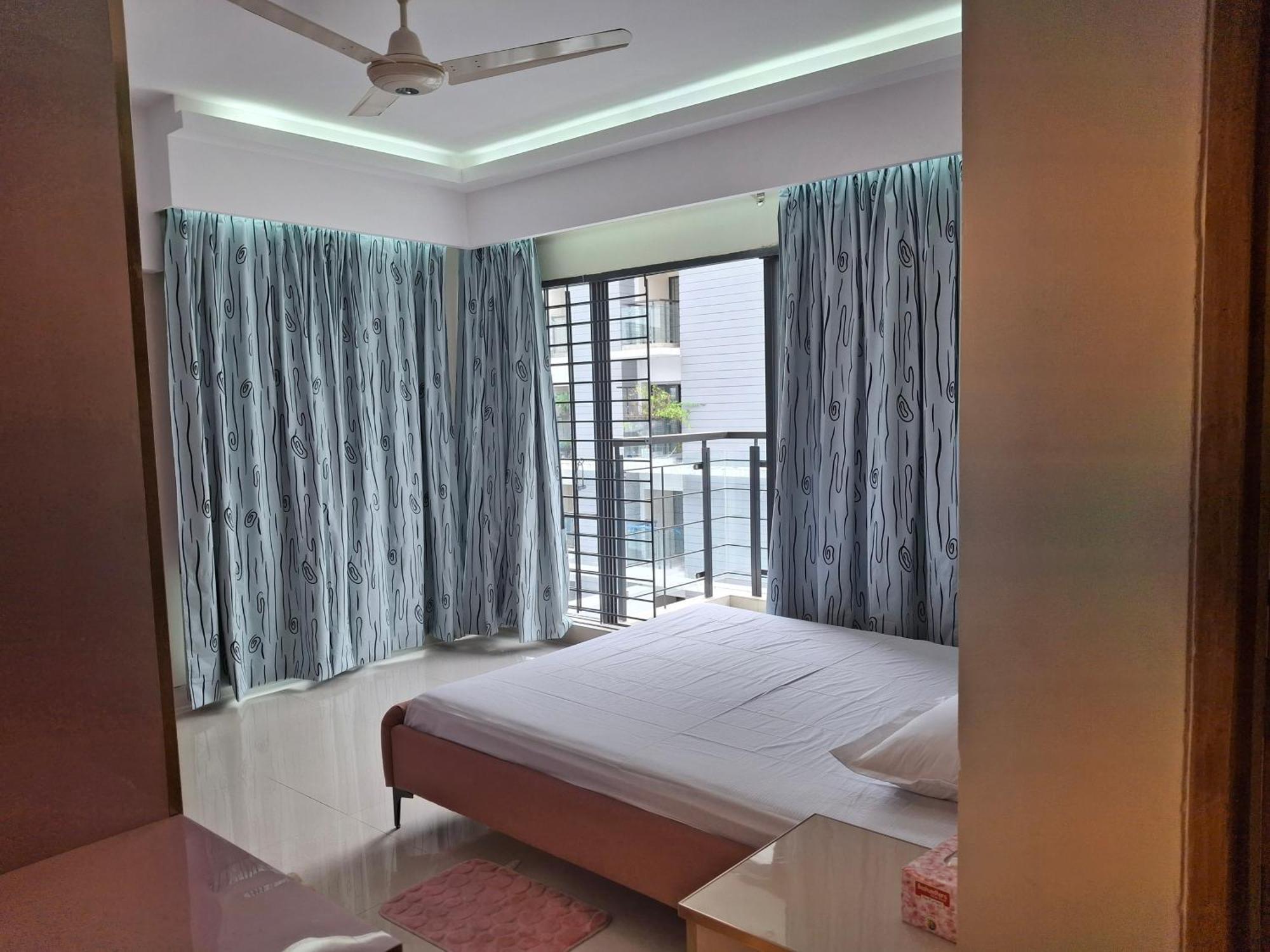 Elegant Secured Family Apartment With Open Space Dhaka Esterno foto