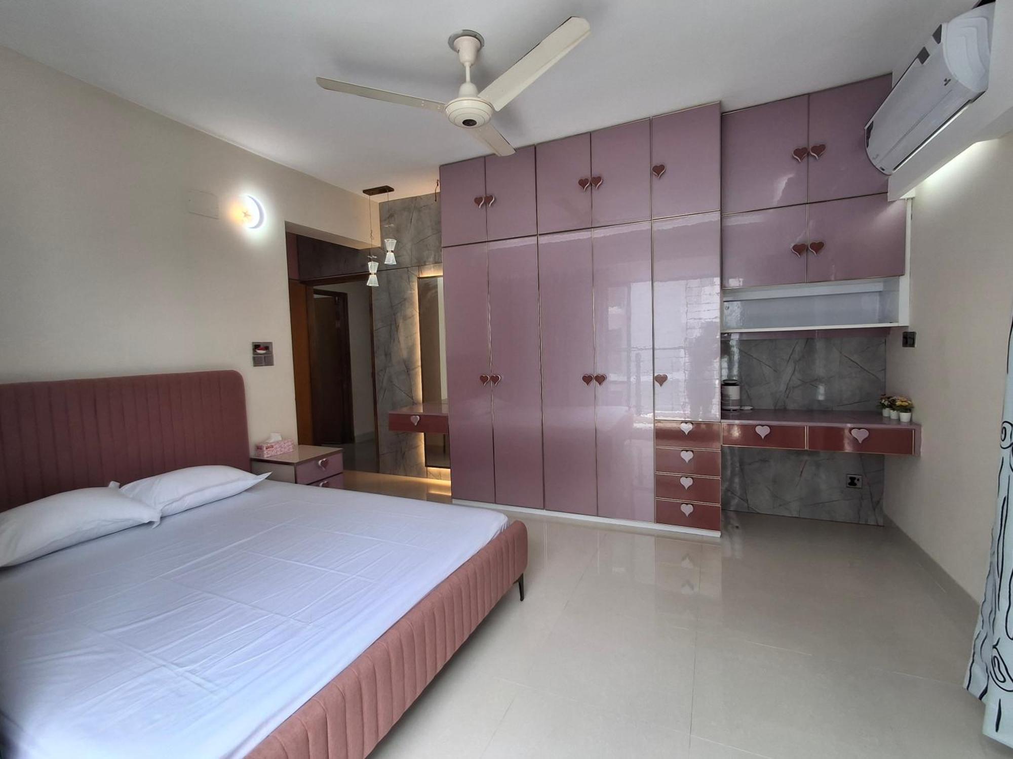 Elegant Secured Family Apartment With Open Space Dhaka Esterno foto