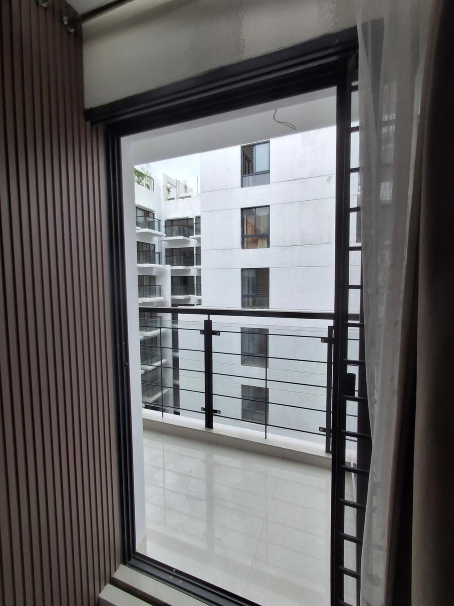 Elegant Secured Family Apartment With Open Space Dhaka Esterno foto
